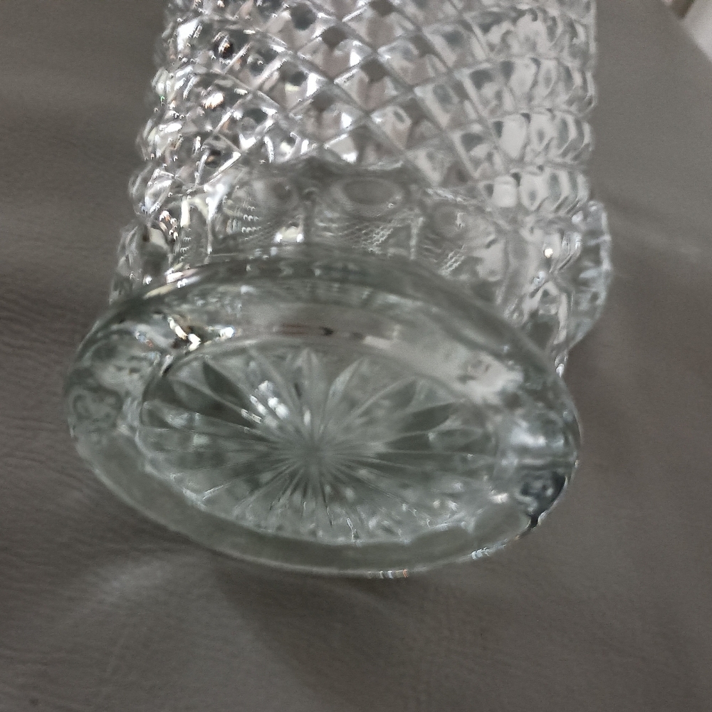 Elegant Clear Glass Pitcher - Picture 4 of 9